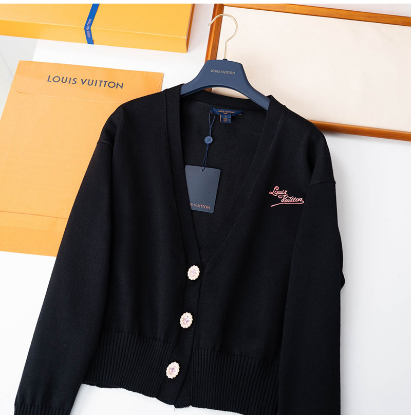 LOUIS VUITTON-09152 루이비통 2026 트위스트 버튼 가디건